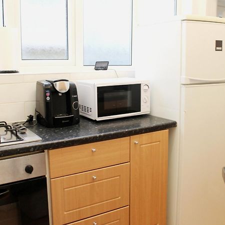 Large Garden Apartment On Golders Green High Road London Bagian luar foto