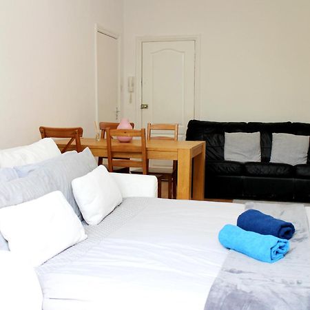 Large Garden Apartment On Golders Green High Road London Bagian luar foto