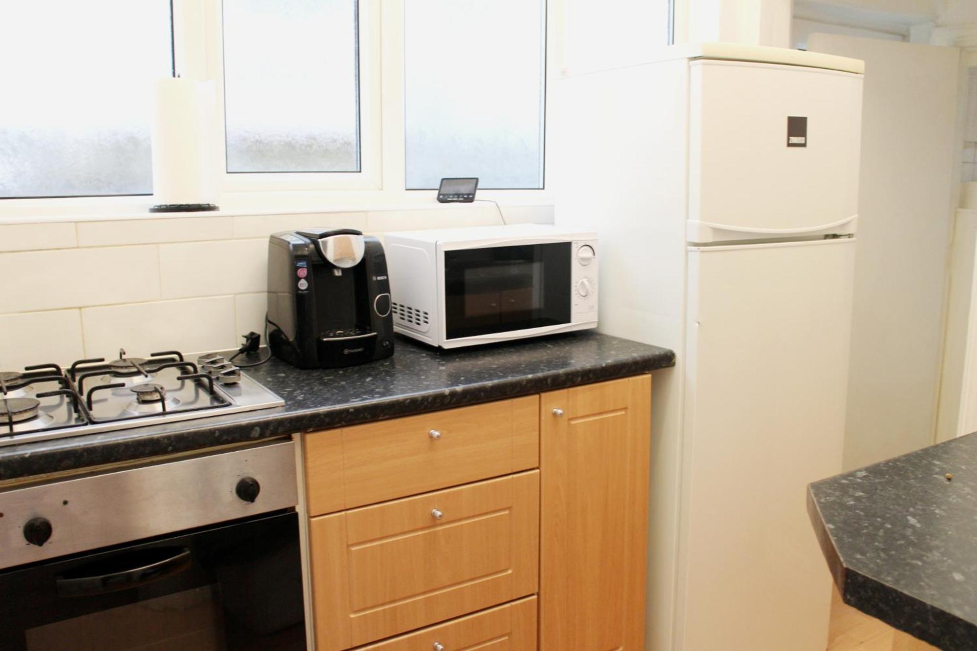 Large Garden Apartment On Golders Green High Road London Bagian luar foto