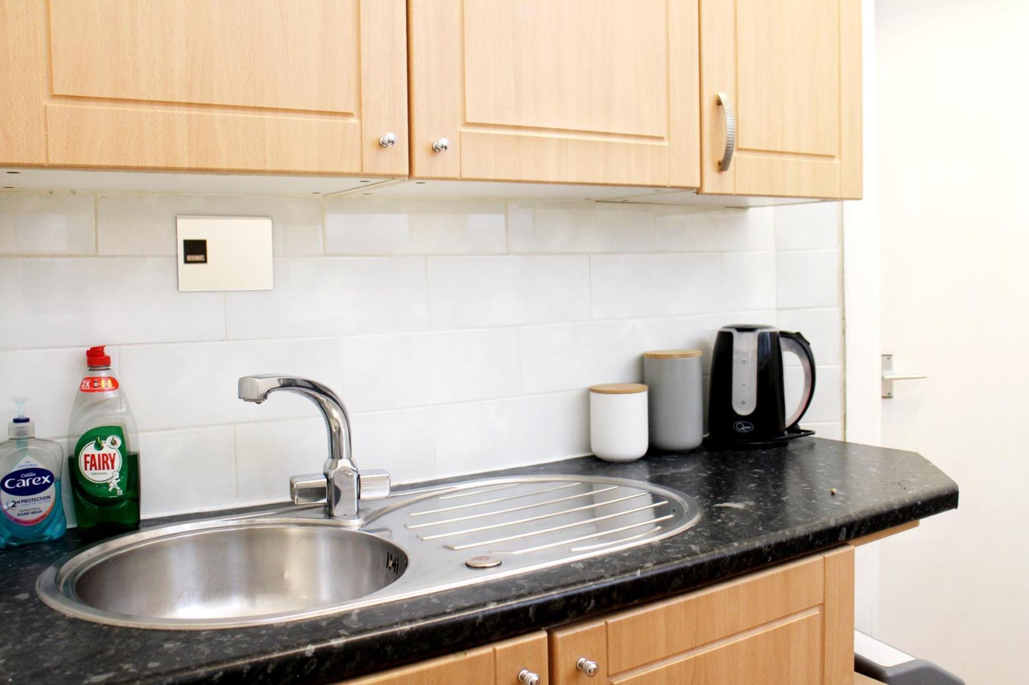 Large Garden Apartment On Golders Green High Road London Bagian luar foto