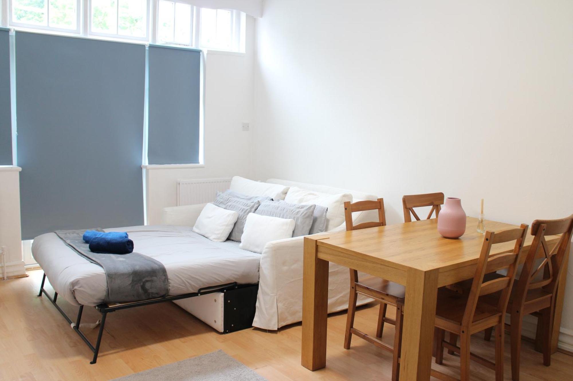 Large Garden Apartment On Golders Green High Road London Bagian luar foto