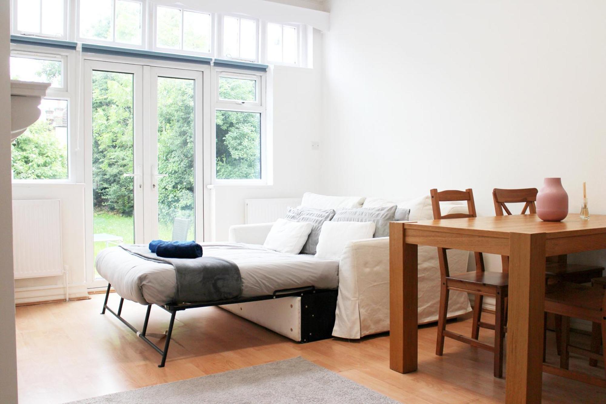 Large Garden Apartment On Golders Green High Road London Bagian luar foto